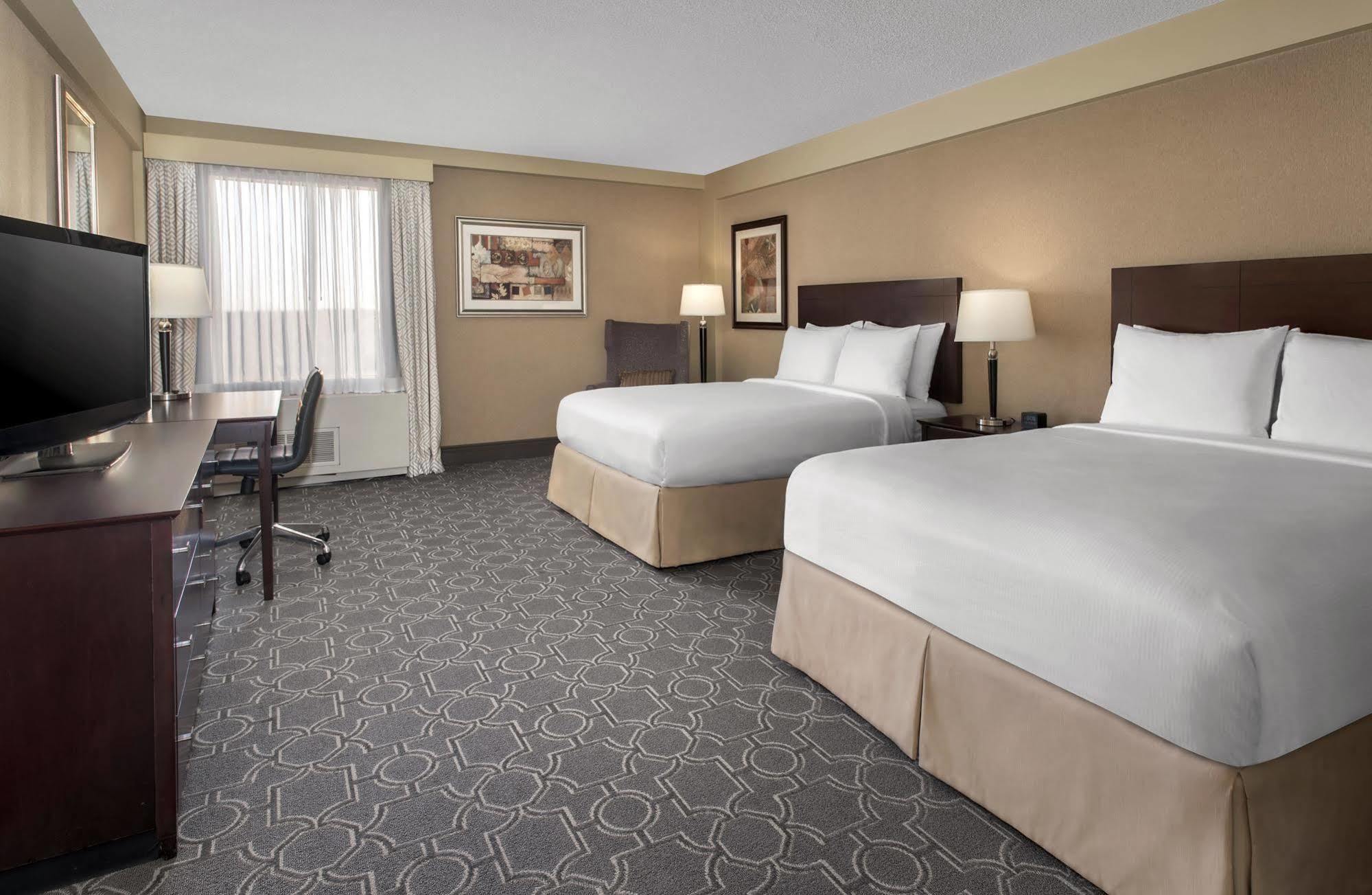 מלון Moon Township Doubletree By Hilton Pittsburgh Airport מראה חיצוני תמונה